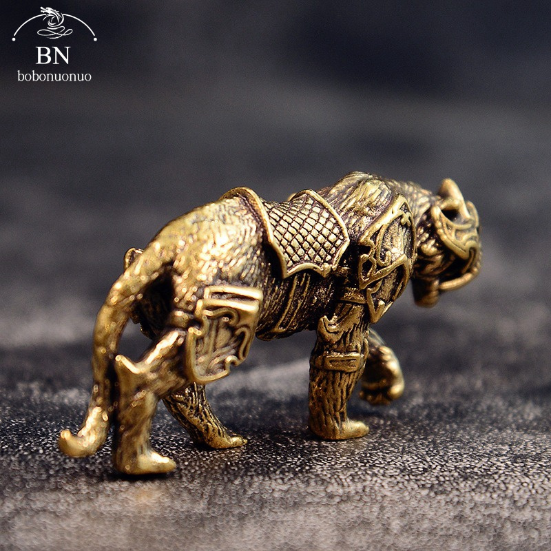 Retro Brass Majestic Saber-too - Retro Gaming Decor 评论和价格